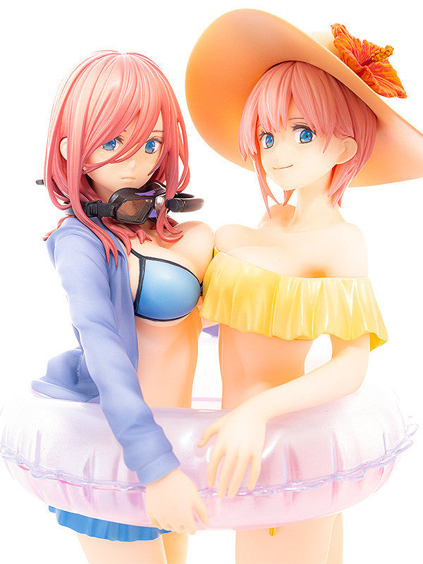 Ichika Nakano & Miku Nakano The Quintessential Quintuplets Wing