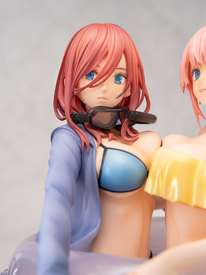 Ichika Nakano & Miku Nakano The Quintessential Quintuplets Wing