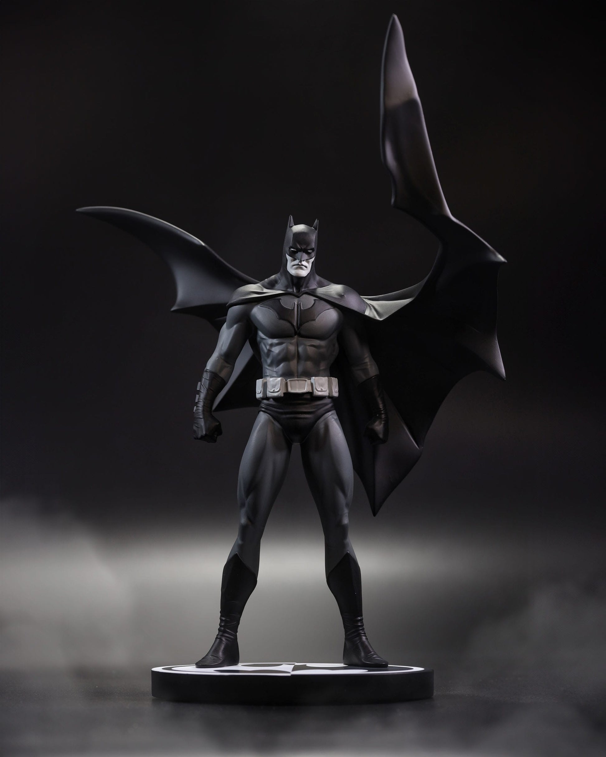 Batman Black & White Batman (by Jorge Jimenez) McFarlane Toys - Anime Figuren günstig kaufen