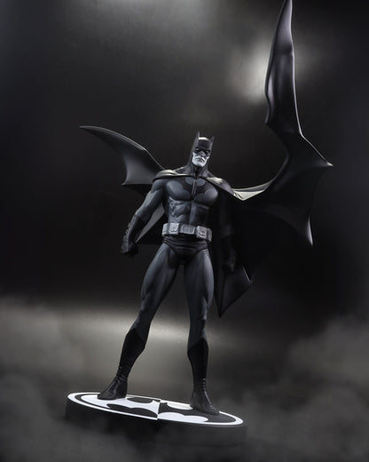 Batman Black & White Batman (by Jorge Jimenez) McFarlane Toys - Anime Figuren günstig kaufen