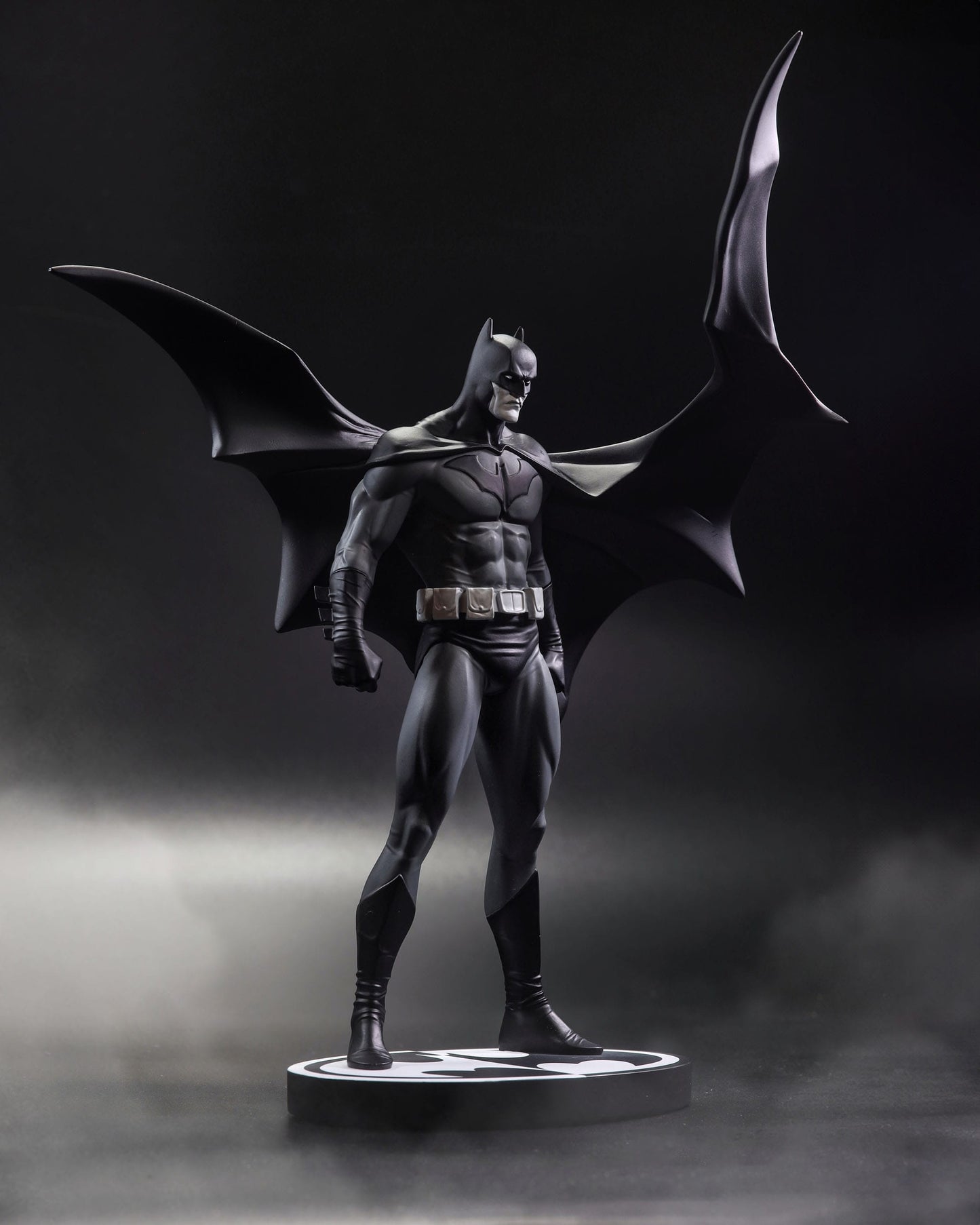 Batman Black & White Batman (by Jorge Jimenez) McFarlane Toys - Anime Figuren günstig kaufen