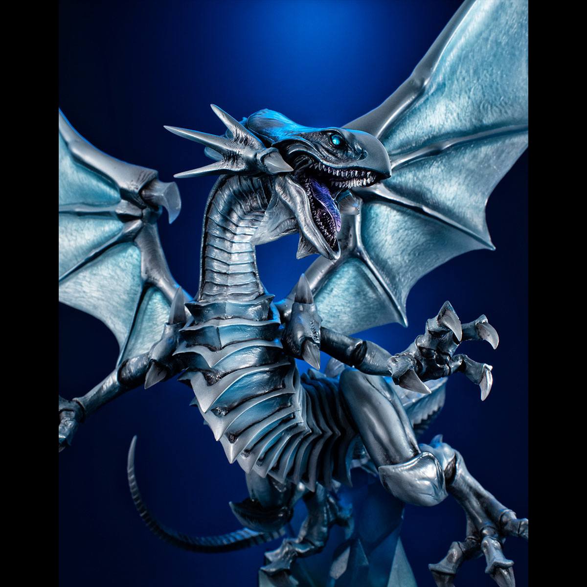 Blue Eyes White Dragon Holographic Edition Art Works Monsters MegaHouse