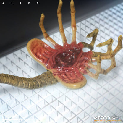 Alien - Figura de ação do Alien - Mezco