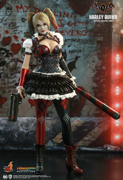 Harley Quinn aus Batman: Arkham Knight von Hot Toys