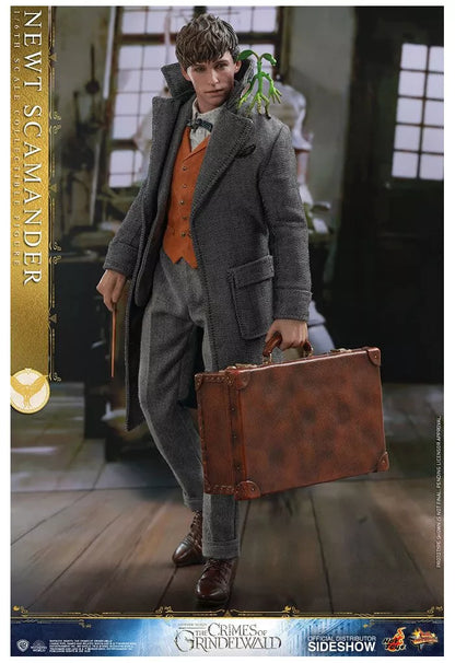 Newt Scamander 1/6 Scale Collectible Figure – Hot Toys (Fantastic Beasts: The Crimes of Grindelwald)