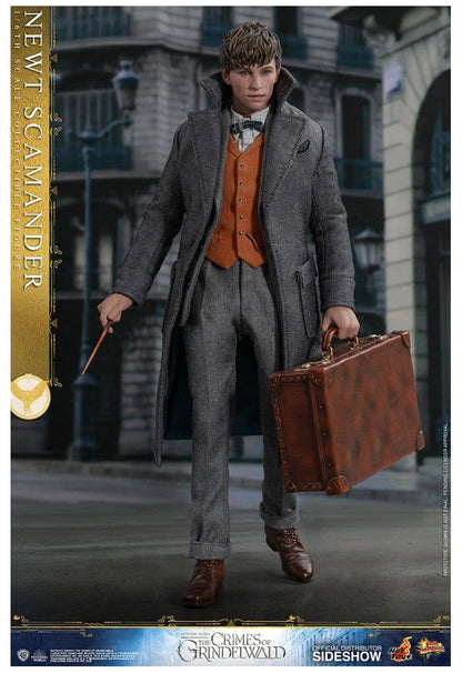 Newt Scamander 1/6 Scale Collectible Figure – Hot Toys (Fantastic Beasts: The Crimes of Grindelwald)