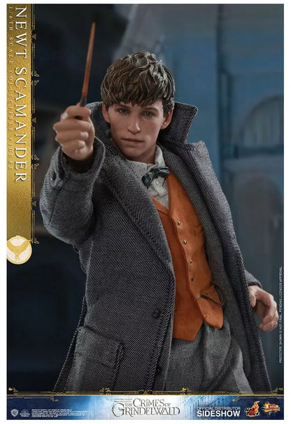 Newt Scamander 1/6 Scale Collectible Figure – Hot Toys (Fantastic Beasts: The Crimes of Grindelwald)