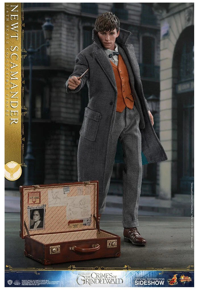 Newt Scamander 1/6 Scale Collectible Figure – Hot Toys (Fantastic Beasts: The Crimes of Grindelwald)