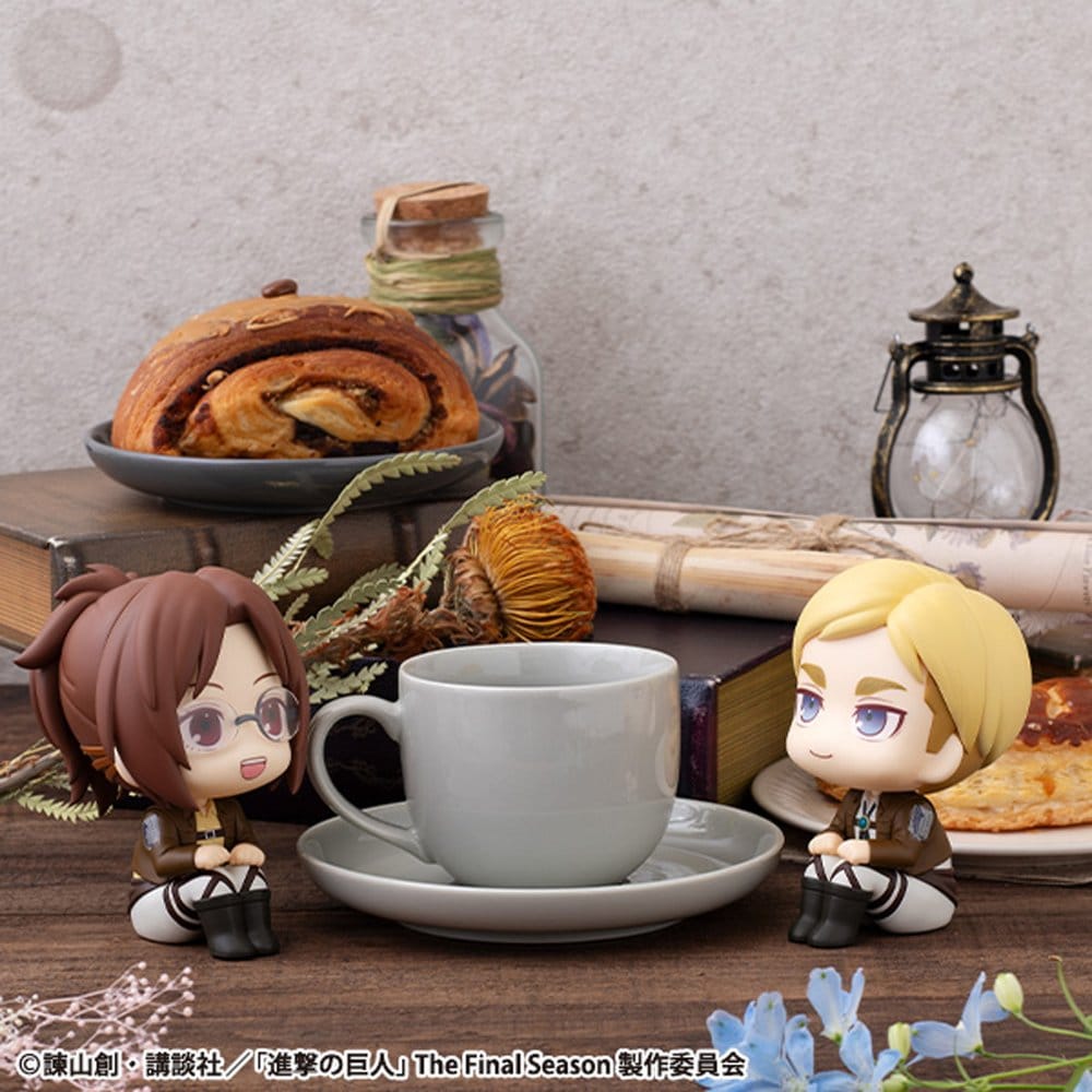 Hange Zoe & Erwin Smith (with gift) Look Up MegaHouse